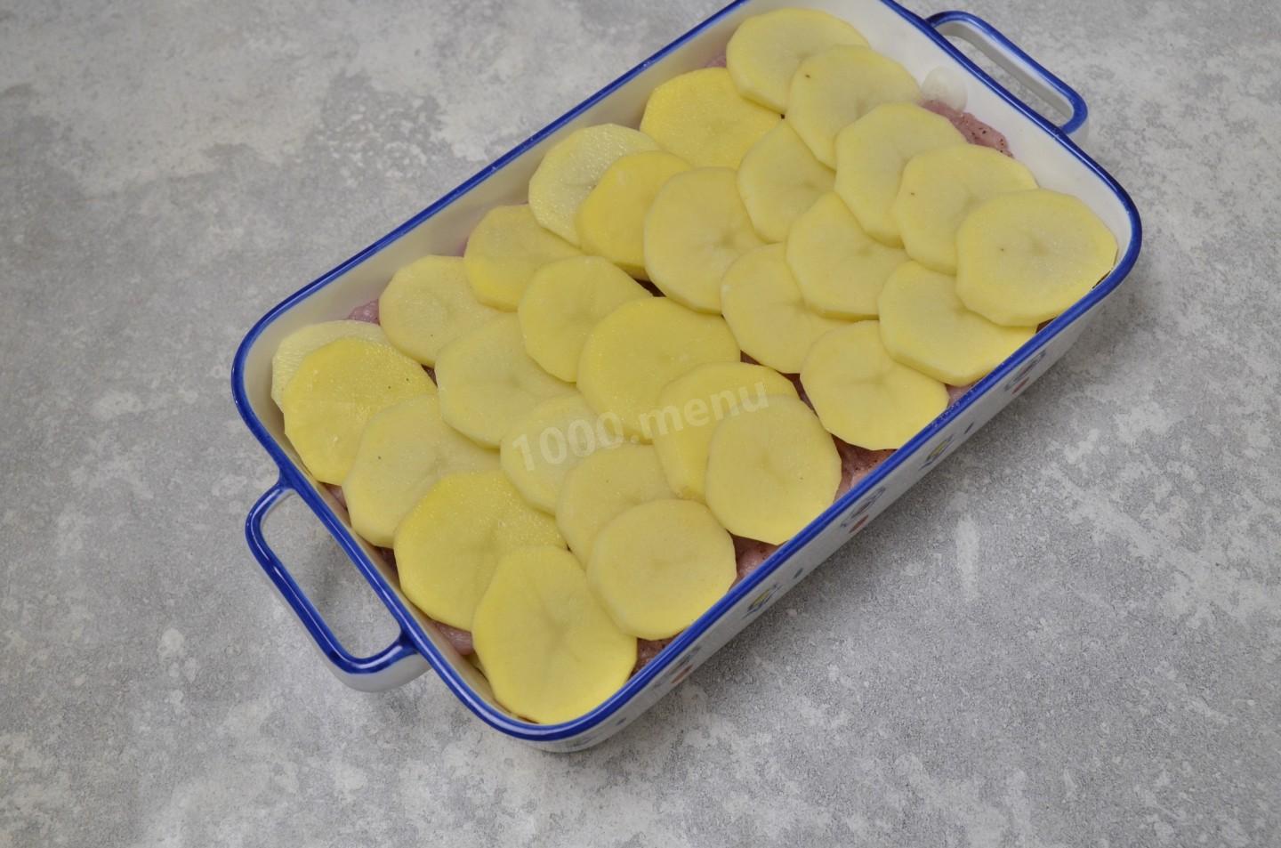 Шаг 7 приготовления Свинина с картошкой и сыром в духовке