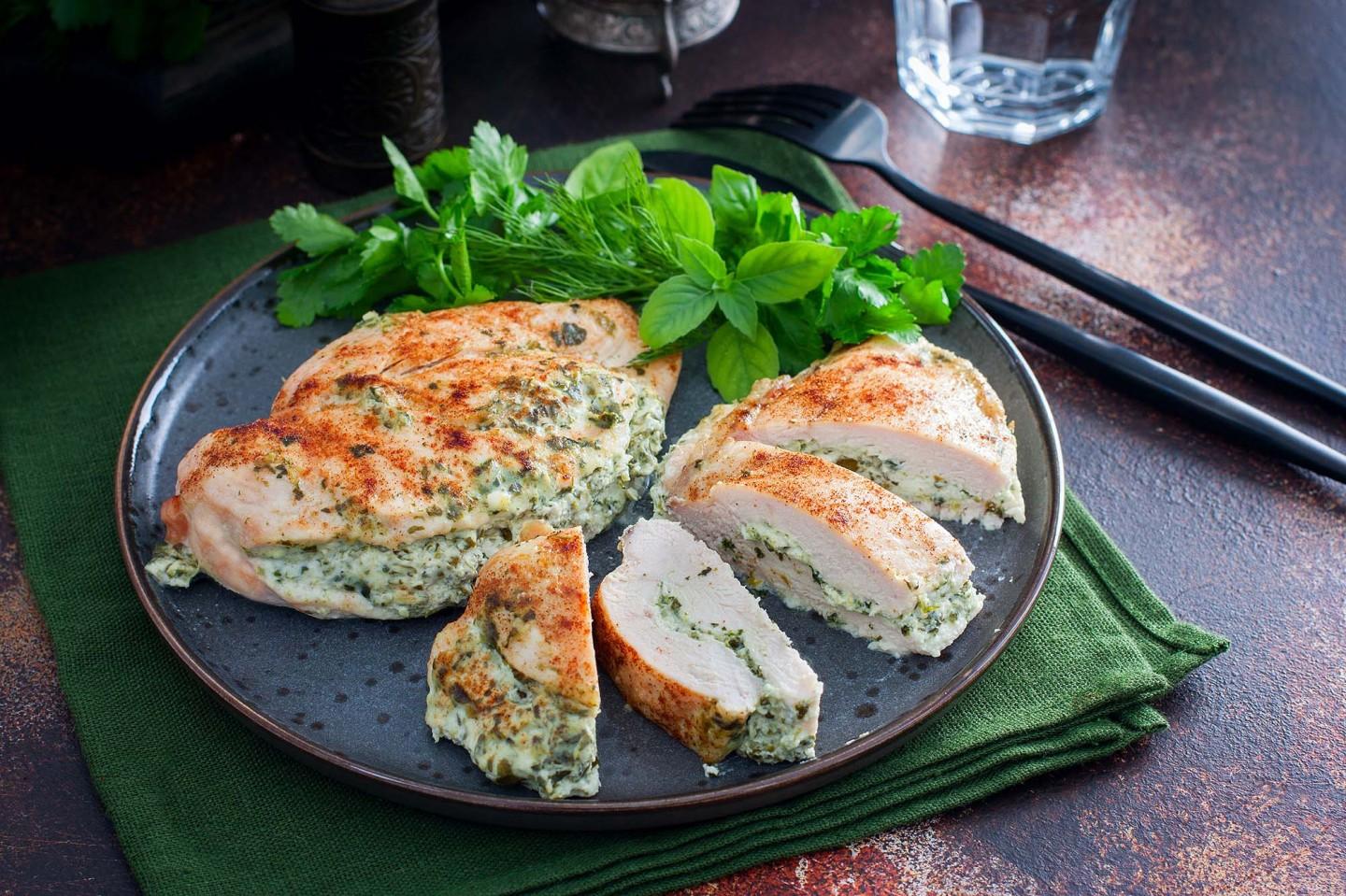 Обложка рецепта Курица фаршированная сыром в духовке