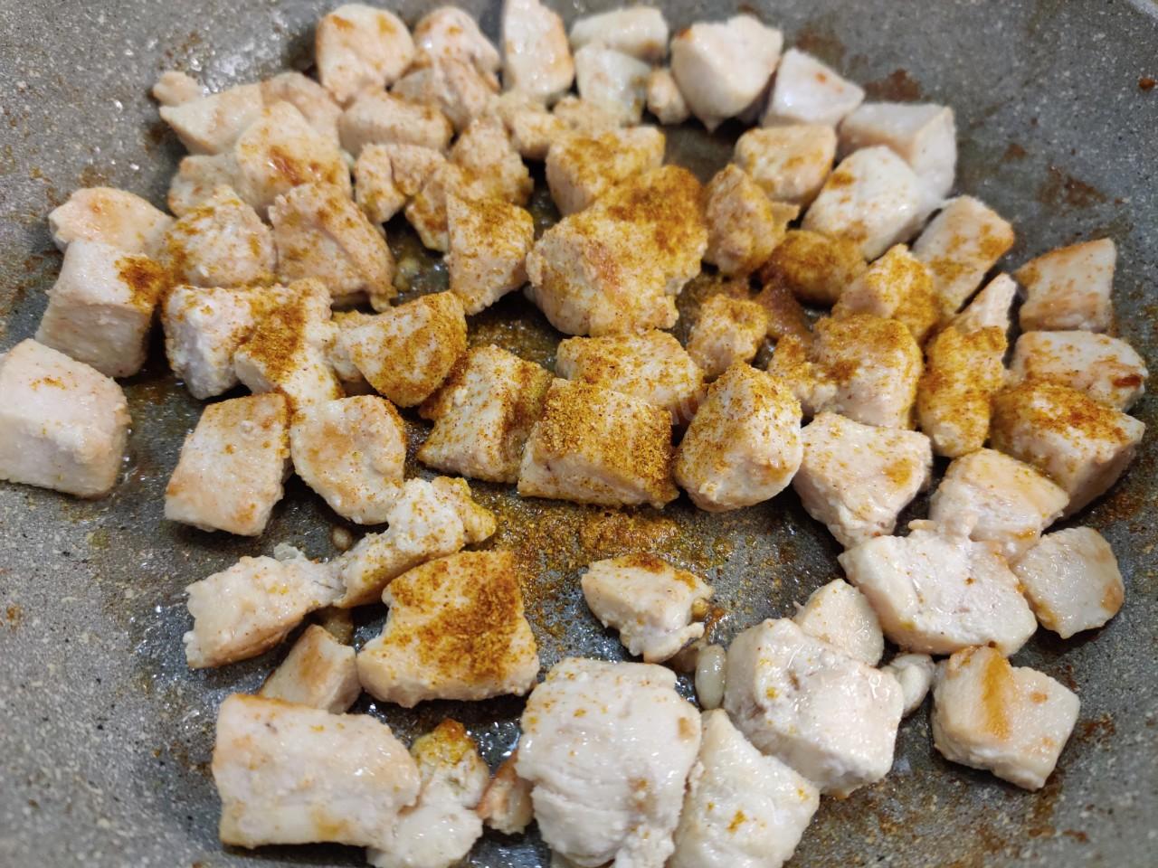 Шаг 3 приготовления Курица с брокколи в духовке