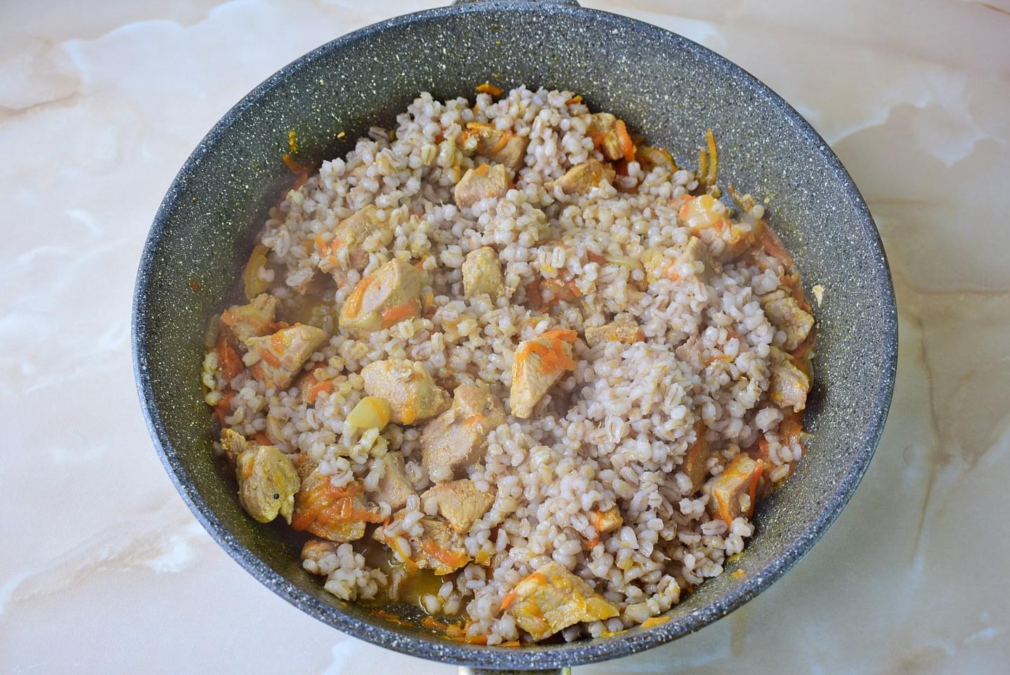 Шаг 7 приготовления Перловая каша с мясом