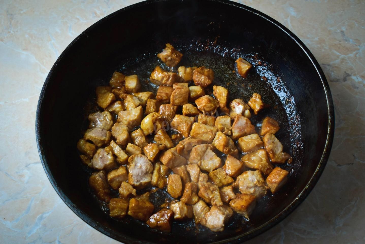 Шаг 2 приготовления Перловка в горшочке в духовке с мясом
