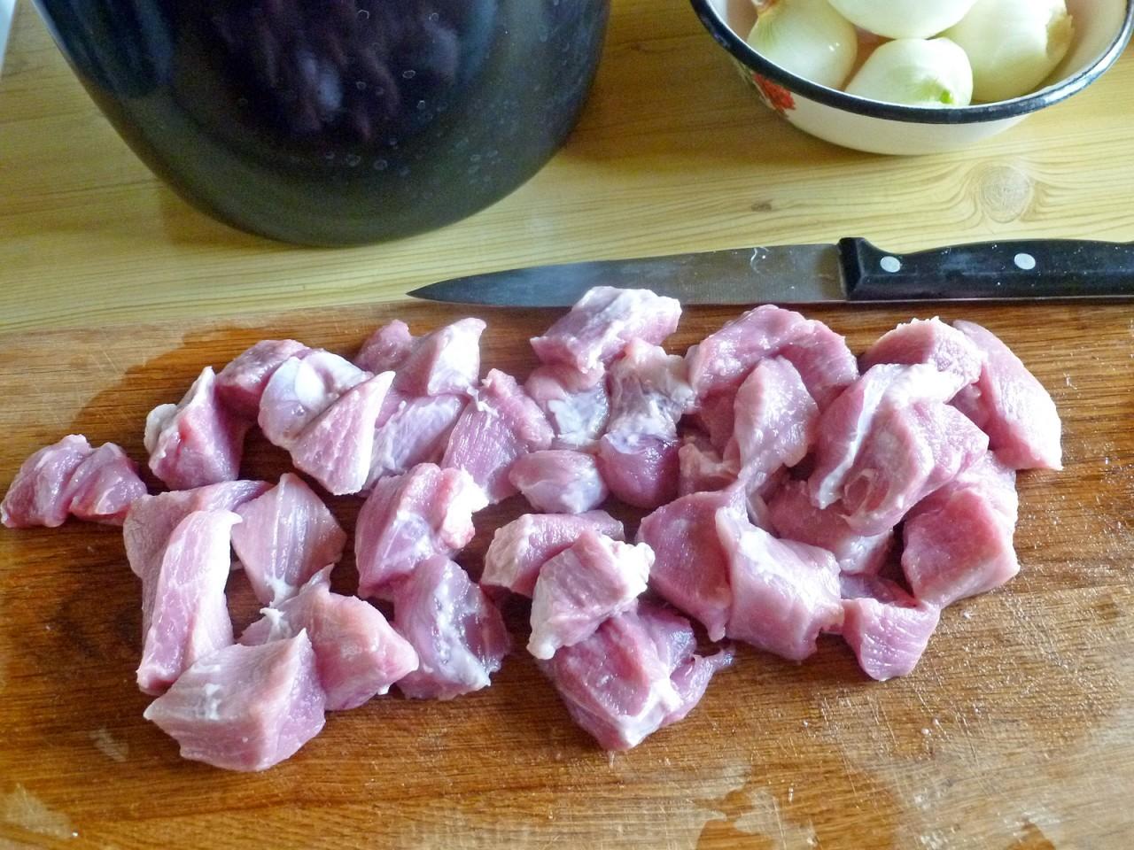Шаг 2 приготовления Мясо тушеное в мультиварке скороварке