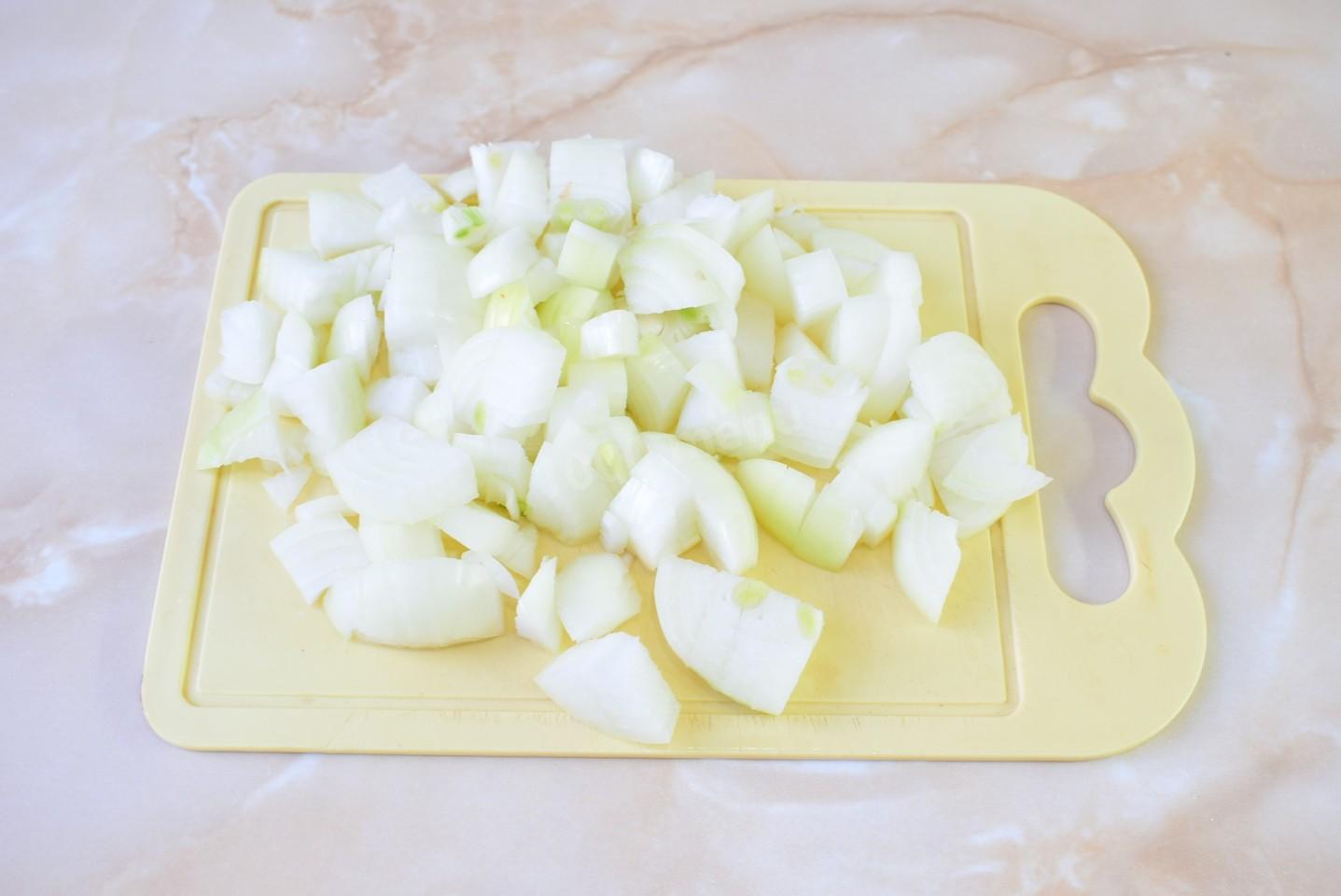 Шаг 4 приготовления Курица с грибами и морковью тушеная