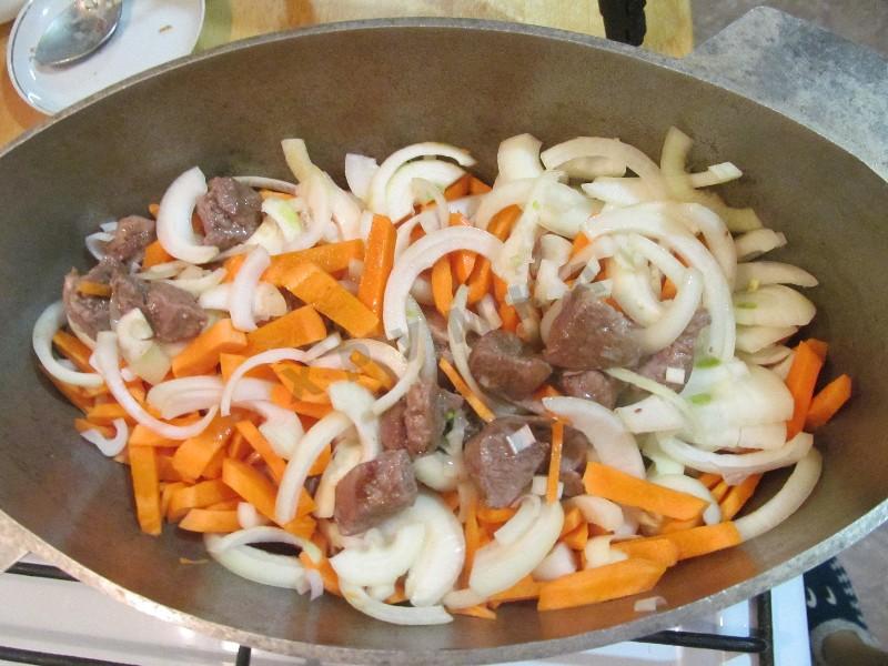 Шаг 10 приготовления Плов из утки в казане на плите