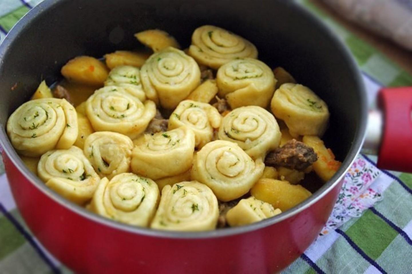 Шаг 9 приготовления Нудли с мясом и картошкой по украински