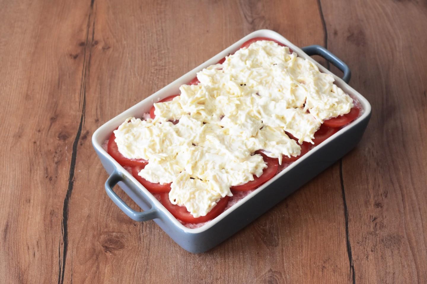 Шаг 11 приготовления Мясо по французски в духовке из фарша