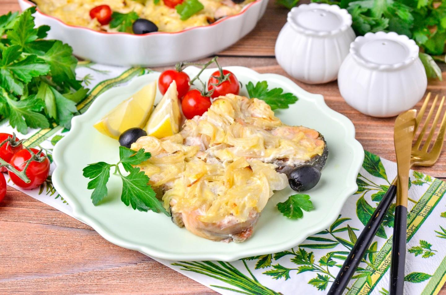 Шаг 7 приготовления Горбуша в духовке с луком