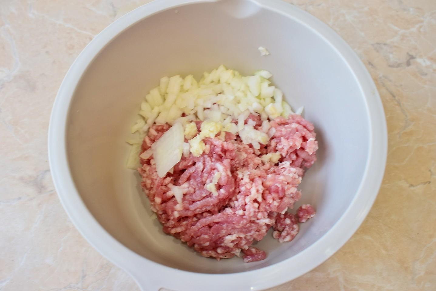 Шаг 2 приготовления Гнезда из макарон с фаршем на сковороде