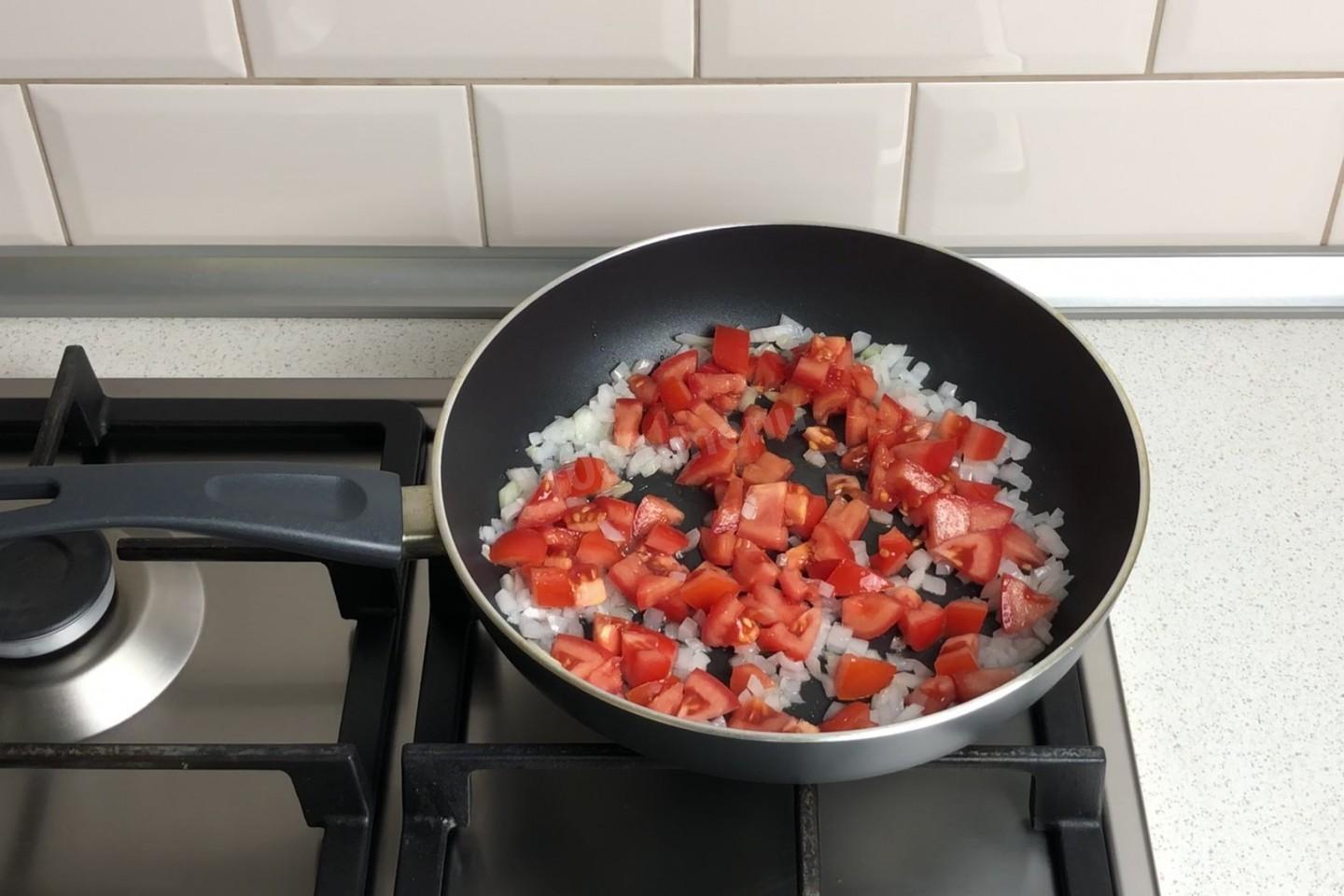 Шаг 5 приготовления Рожки на сковороде
