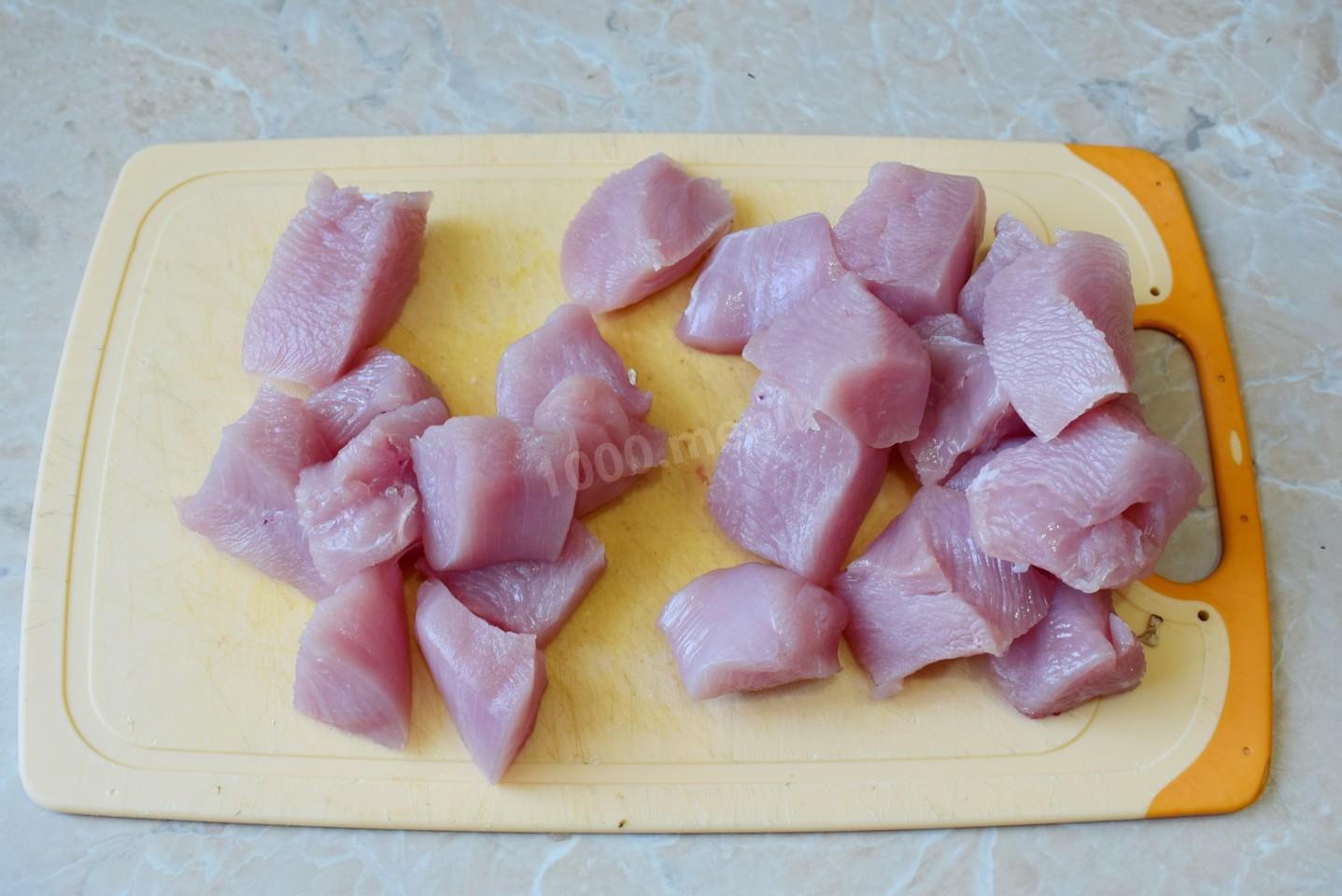 Шаг 2 приготовления Индейка с луком и морковью на сковороде