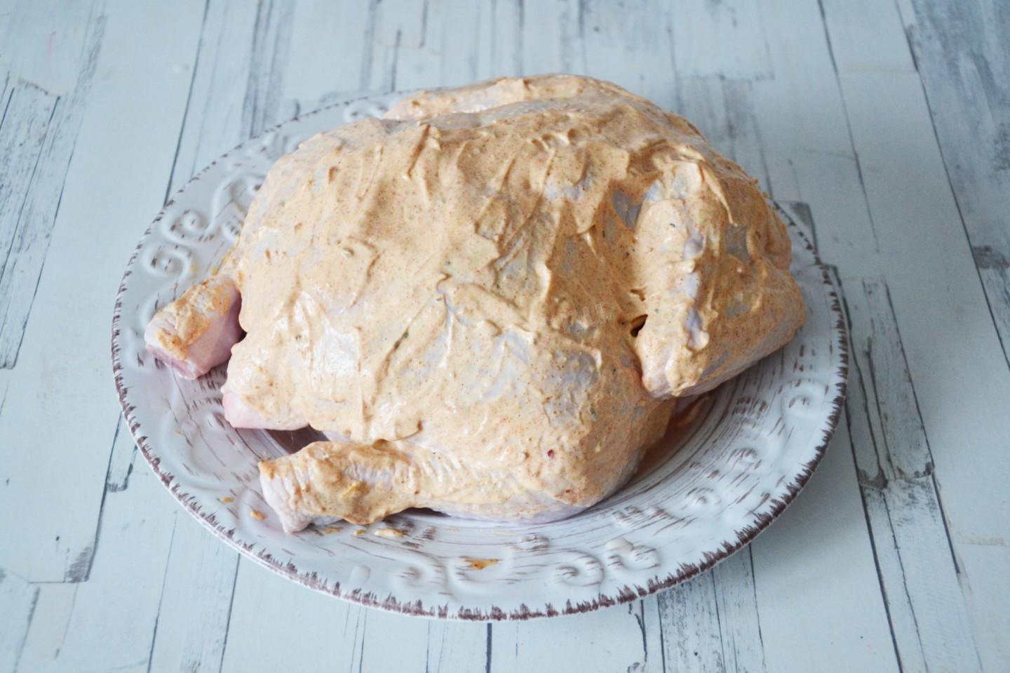 Шаг 5 приготовления Курица целиком с картошкой в духовке с хрустящей корочкой