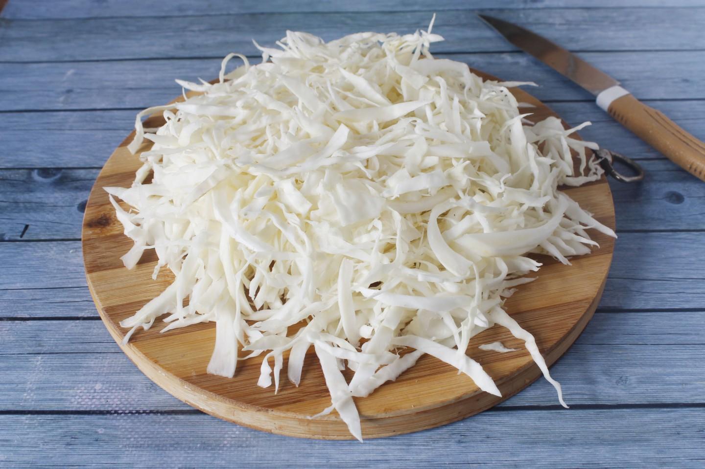 Шаг 3 приготовления Тушеная капуста с рисом на сковороде