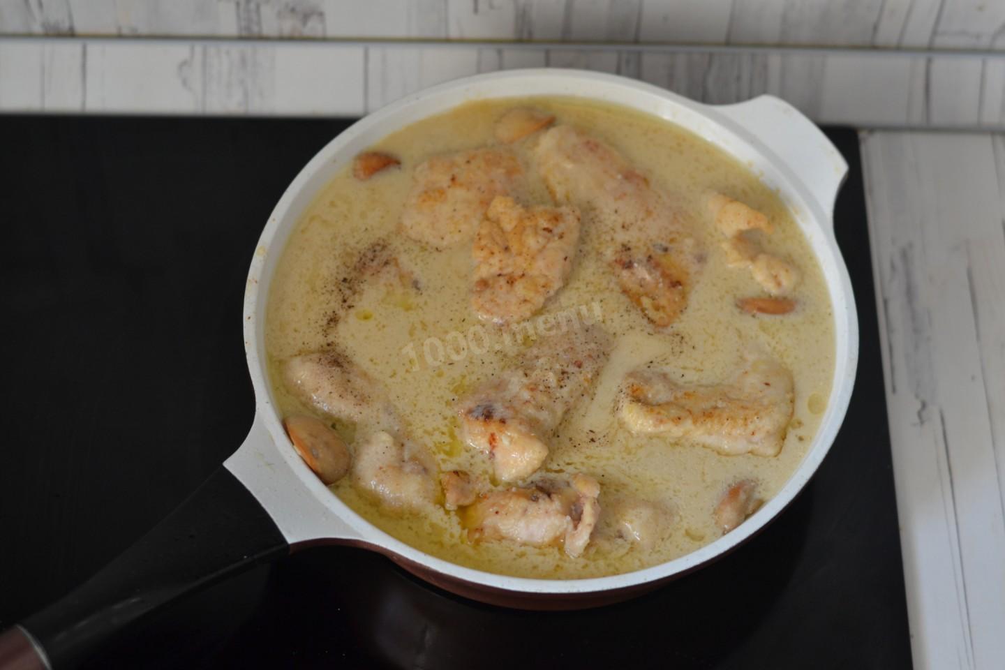 Шаг 19 приготовления Курица с грибами в сметанном соусе на сковороде