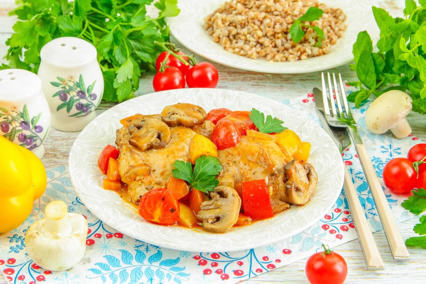 Обложка рецепта Курица с грибами и помидорами