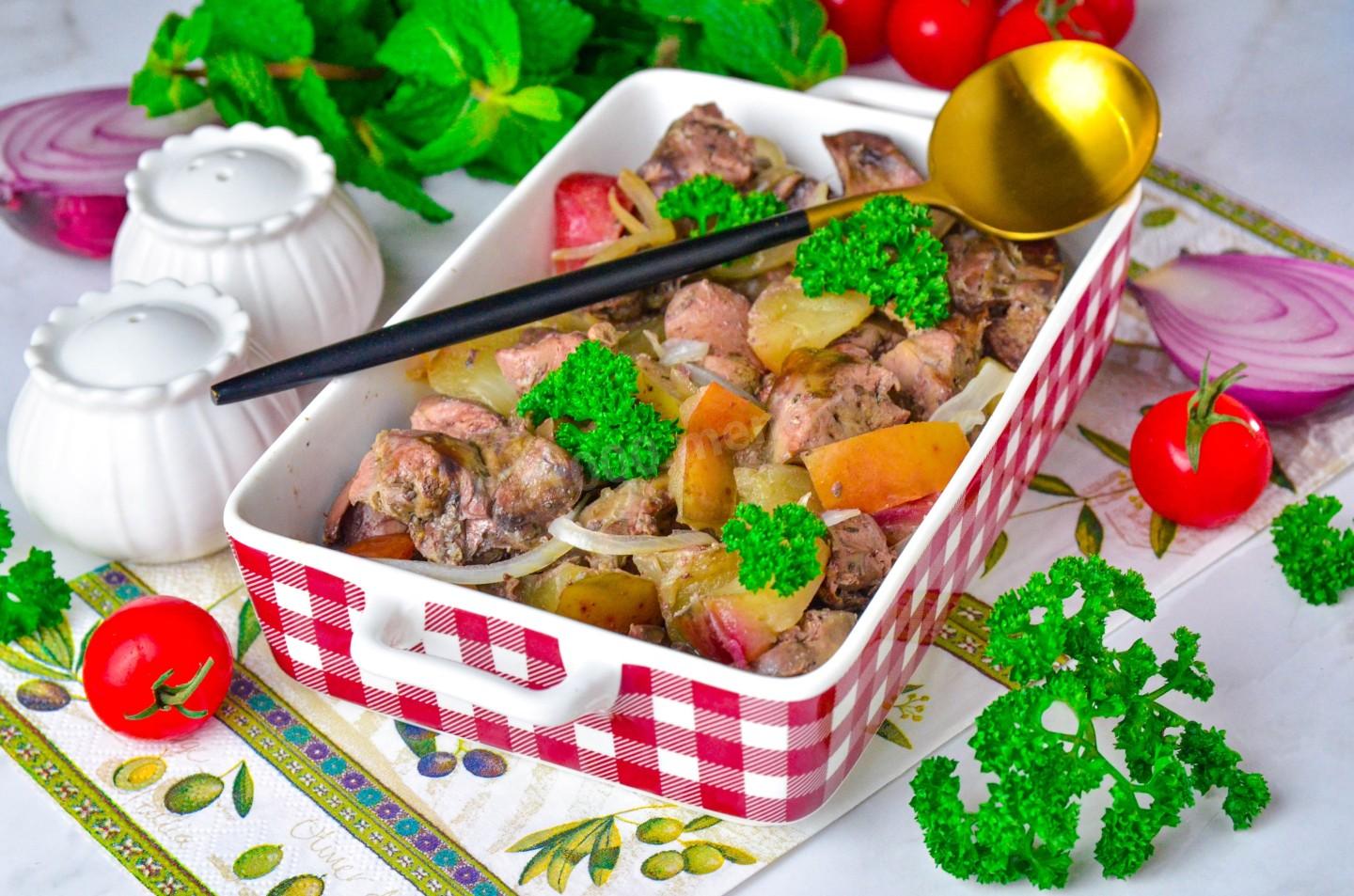 Шаг 10 приготовления Куриная печень с яблоками и луком в духовке