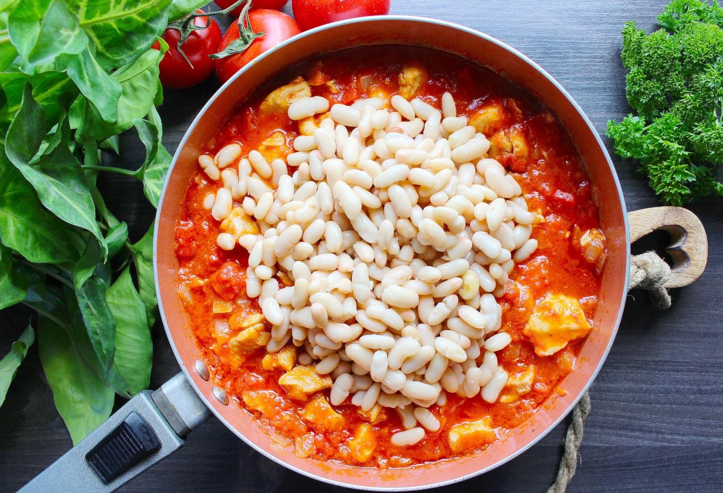 Шаг 10 приготовления Куриная грудка с фасолью