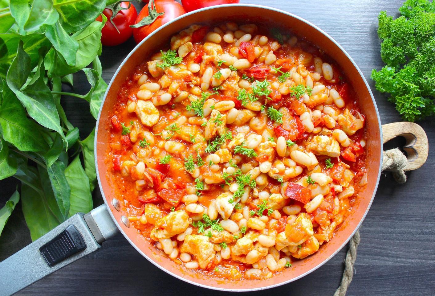Шаг 11 приготовления Куриная грудка с фасолью