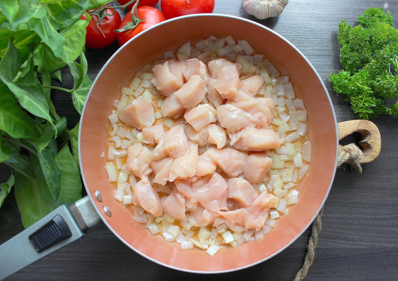 Шаг 5 приготовления Куриная грудка с фасолью