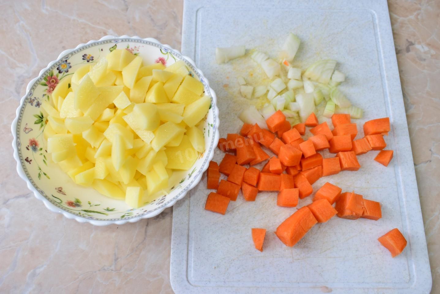 Шаг 3 приготовления Жаркое в горшочках в духовке с мясом