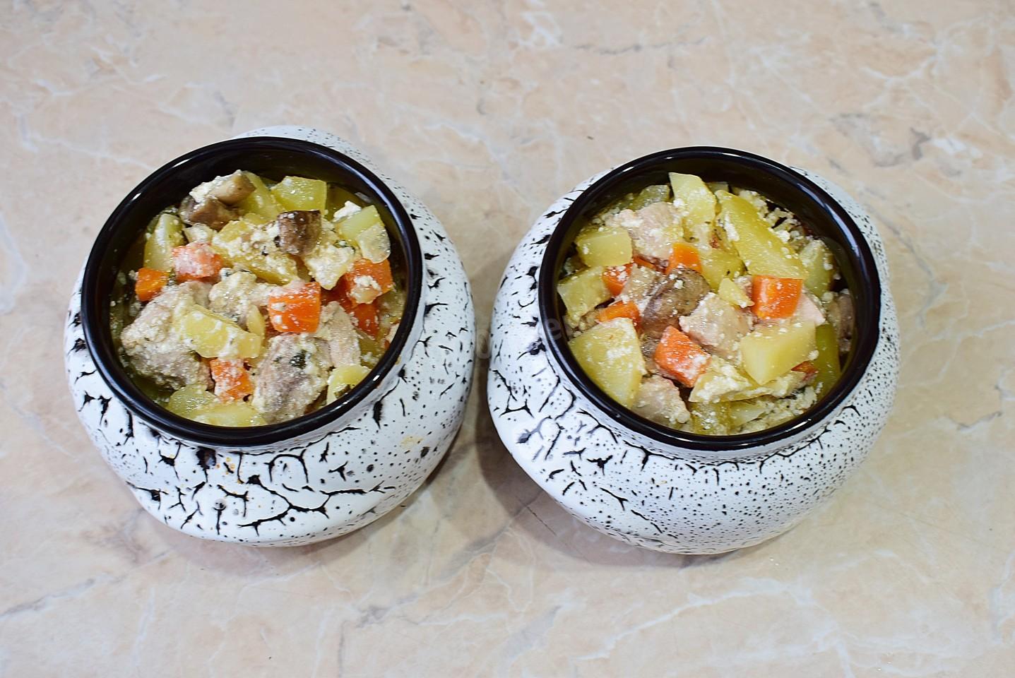 Шаг 9 приготовления Жаркое в горшочках в духовке с мясом