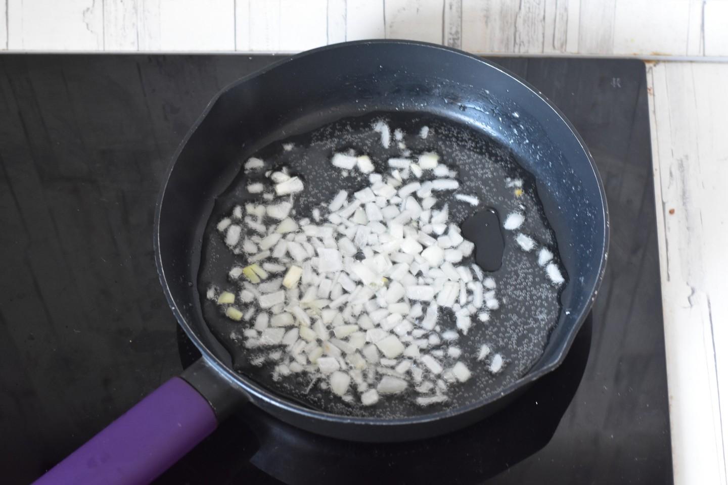 Шаг 9 приготовления Мясные тефтели с рисом с подливкой