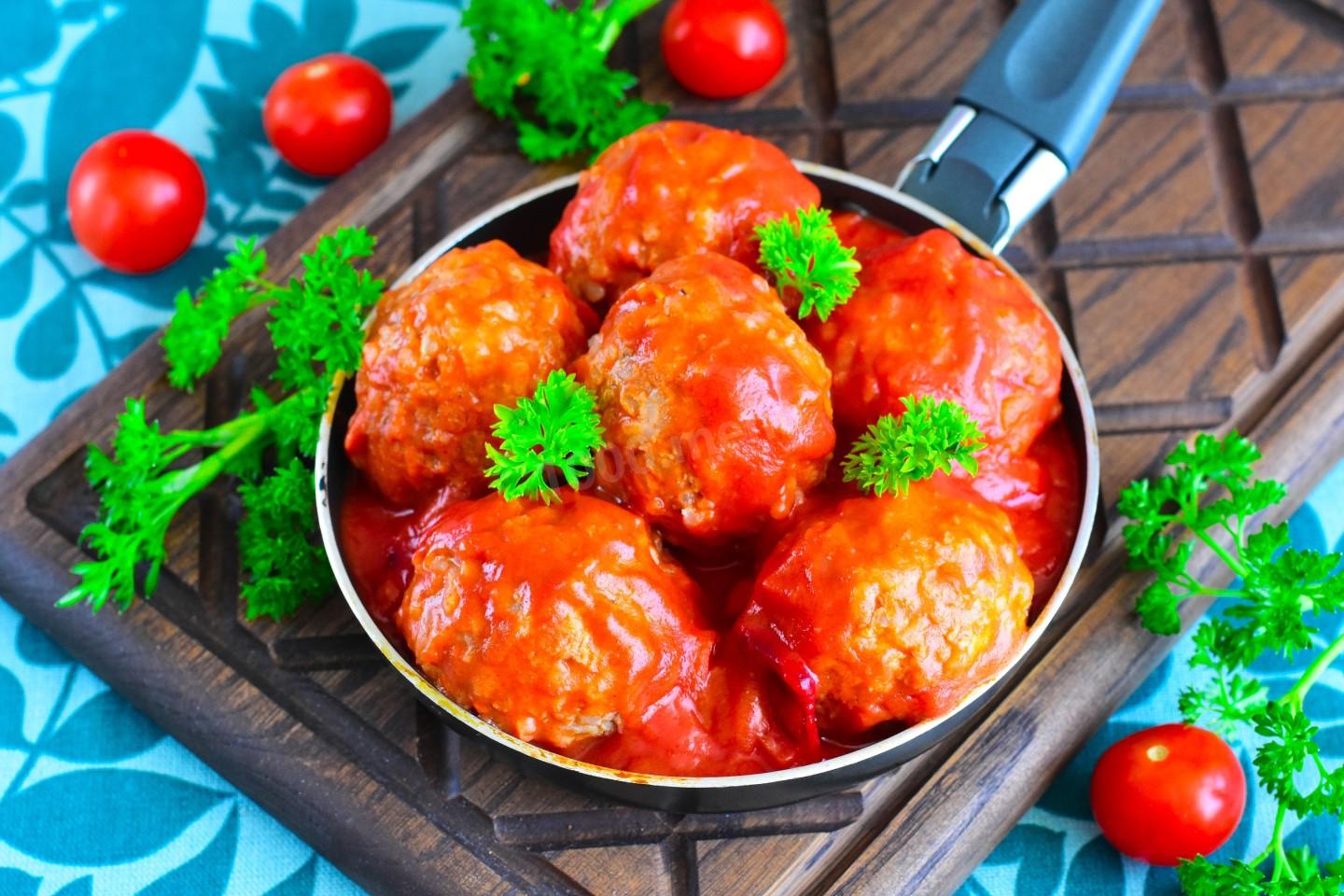 Обложка рецепта Мясные тефтели с рисом с подливкой