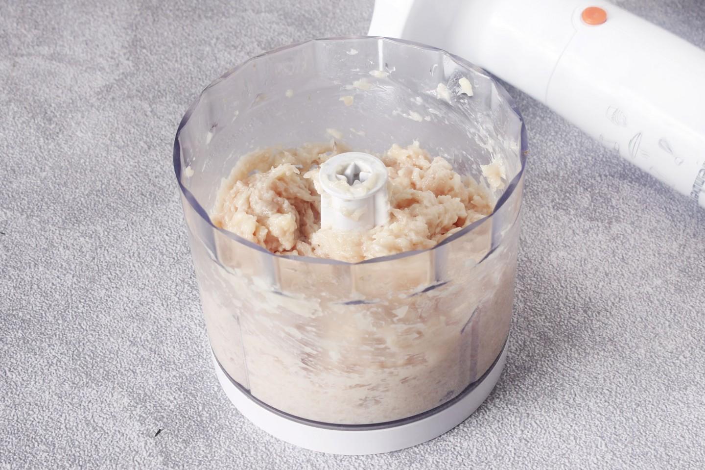 Шаг 1 приготовления Куриные биточки в духовке с подливкой