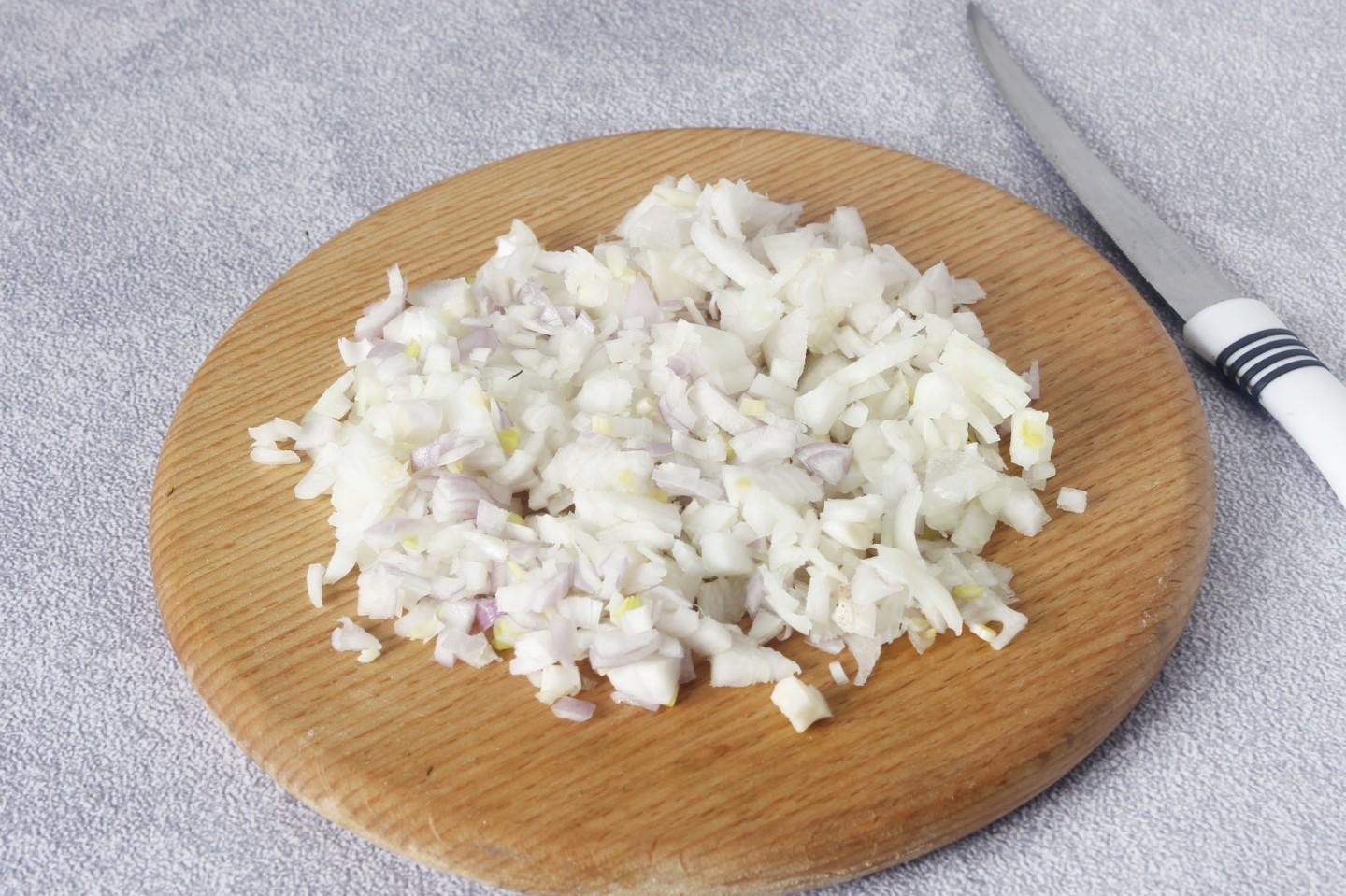 Шаг 2 приготовления Куриные биточки в духовке с подливкой