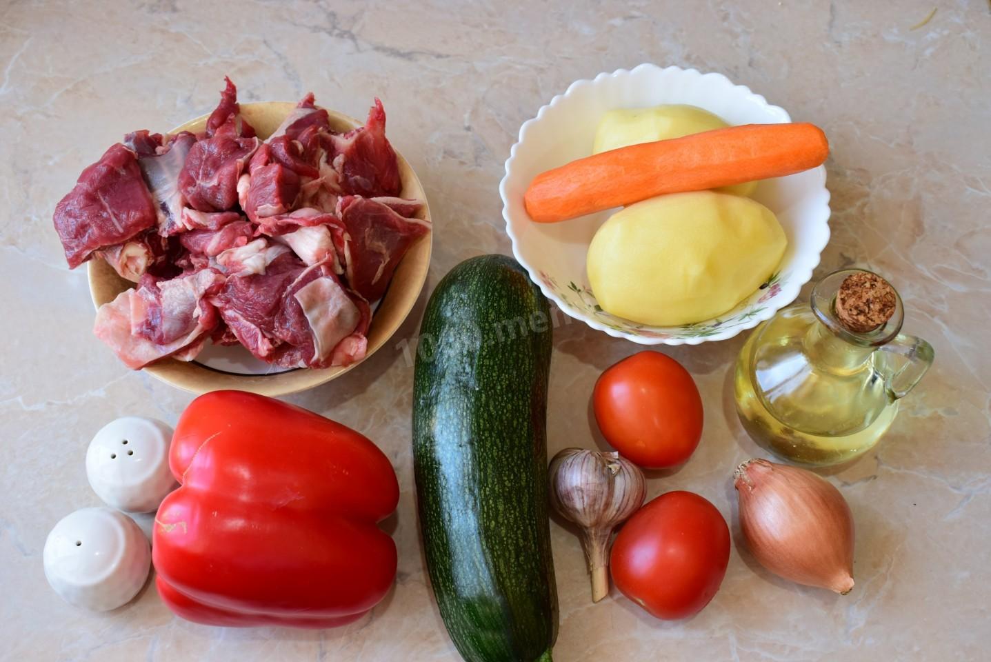 Шаг 1 приготовления Баранина с овощами в казане тушеная