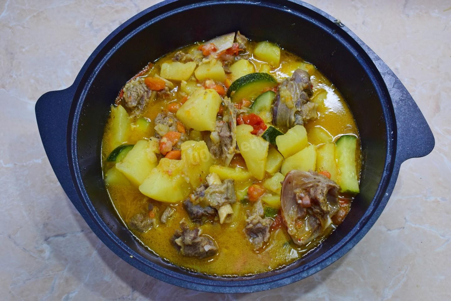 Шаг 9 приготовления Баранина с овощами в казане тушеная