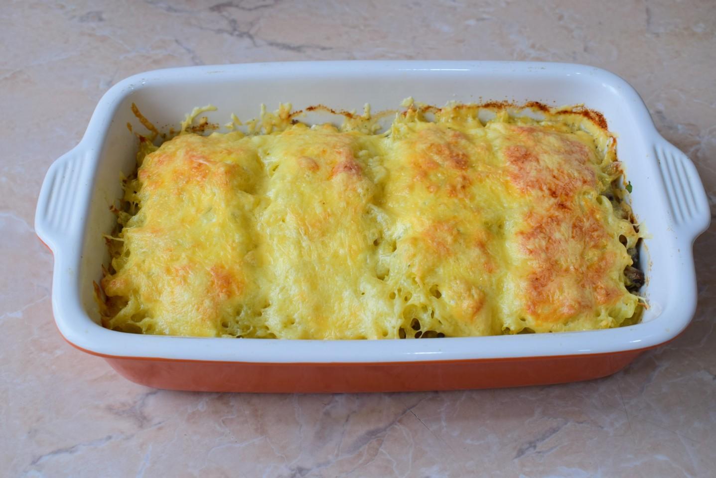 Шаг 13 приготовления Куриное филе грудки под шубой в духовке