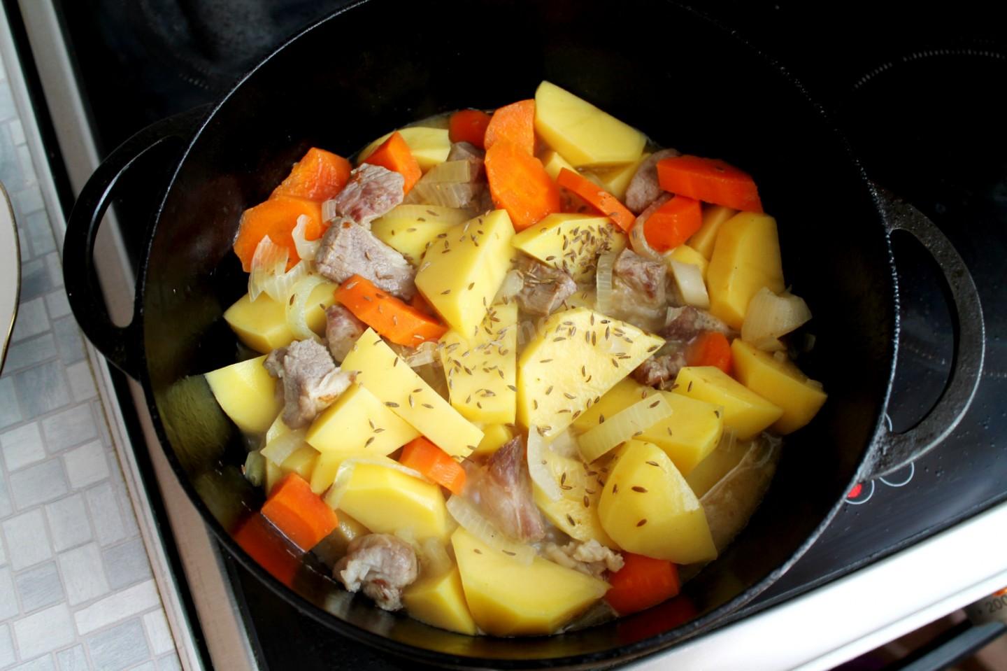 Шаг 6 приготовления Куырдак по-казахски