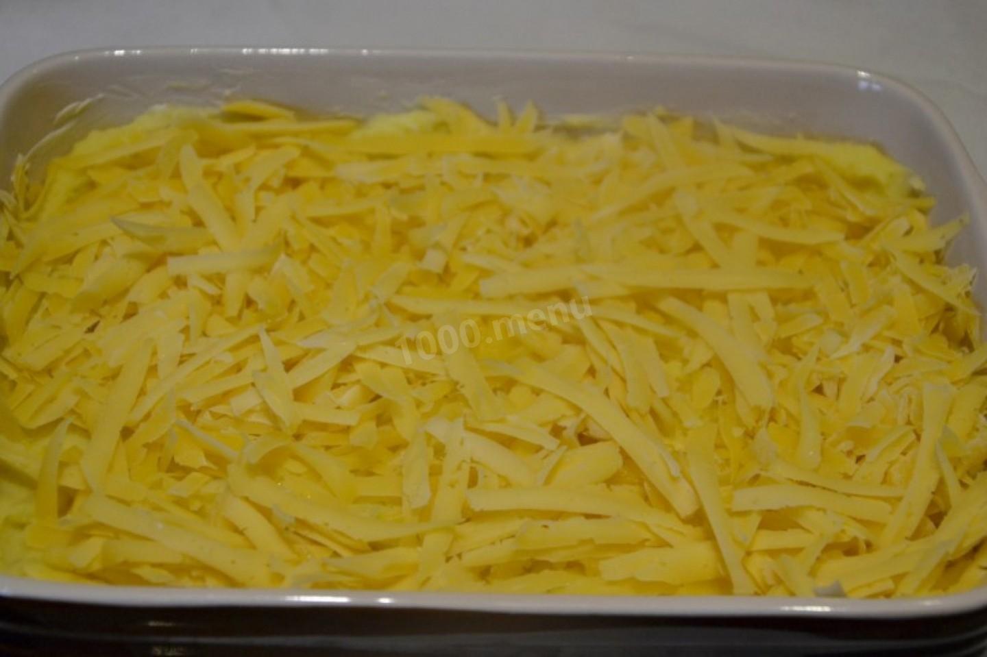 Шаг 5 приготовления Картофельная запеканка с сосисками, сыром в духовке
