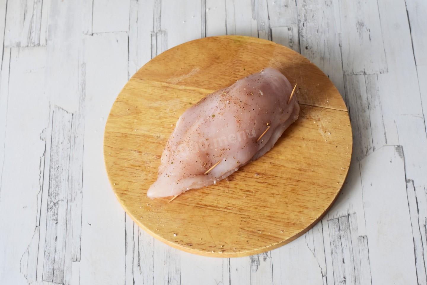 Шаг 7 приготовления Куриная грудка с сыром на сковороде