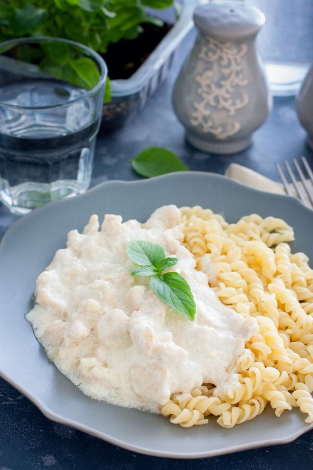 Шаг 6 приготовления Фрикасе из курицы классический