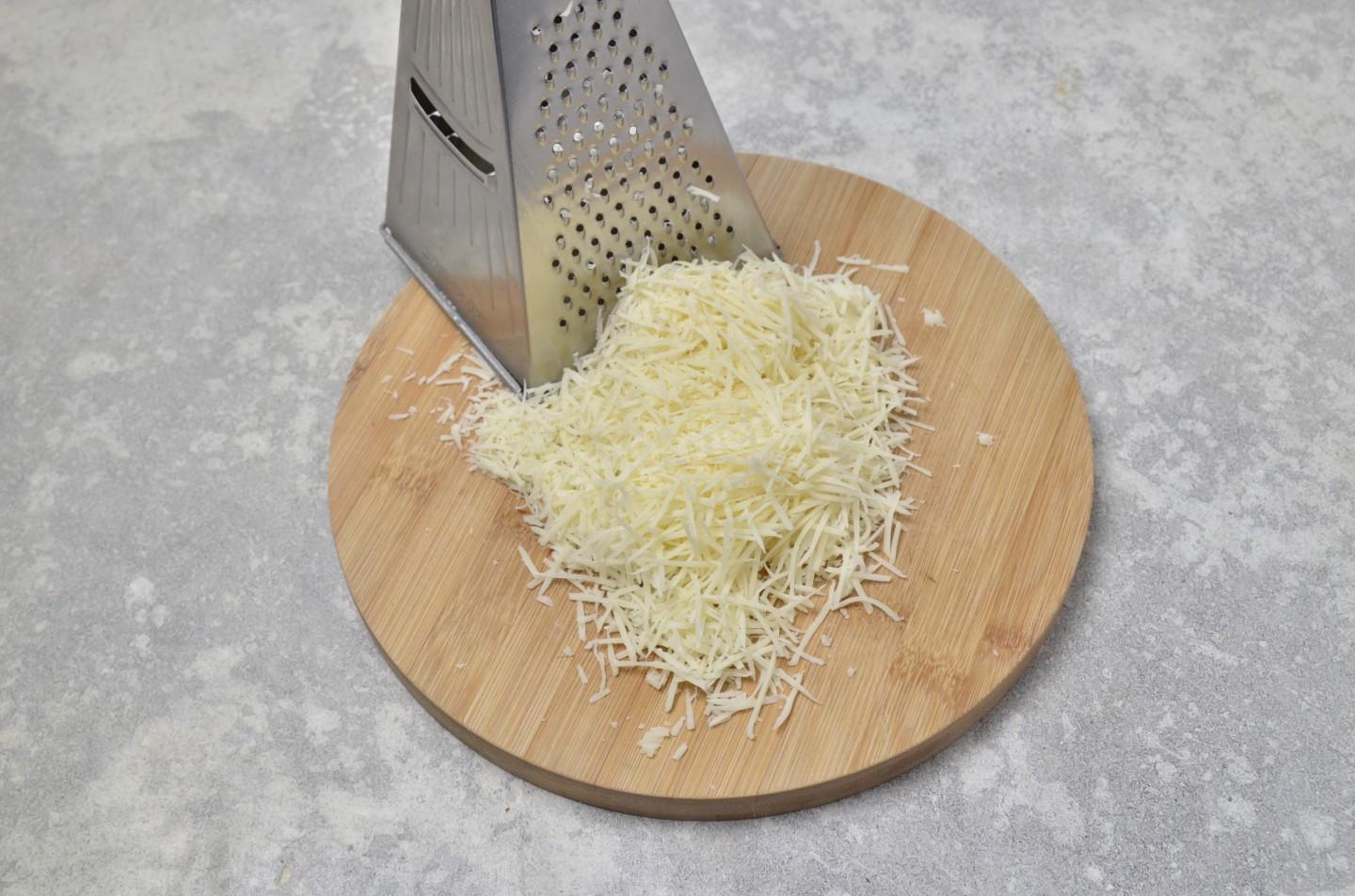 Шаг 3 приготовления Макароны со сметаной и сыром