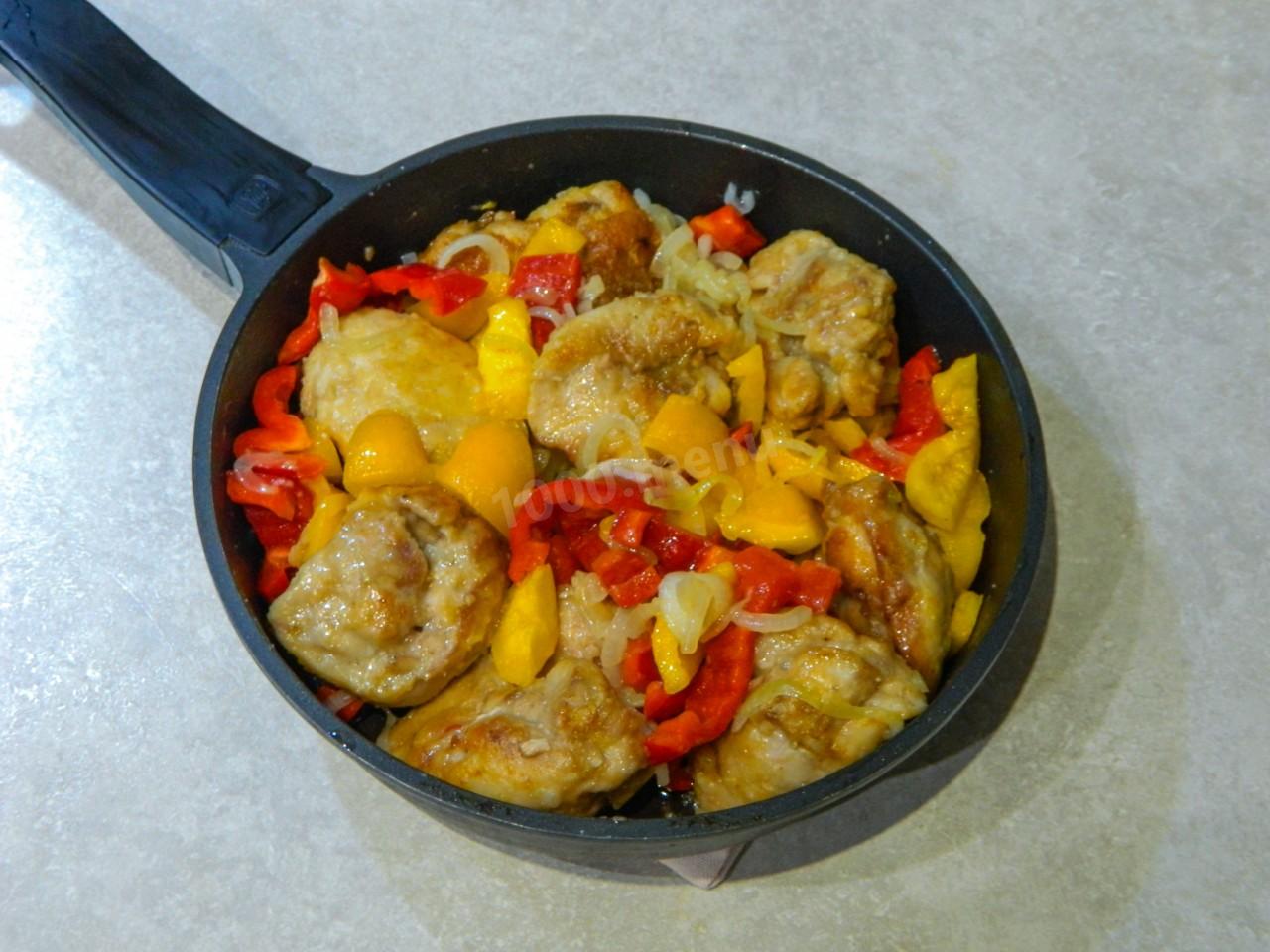Шаг 12 приготовления Куриное филе в муке на сковороде
