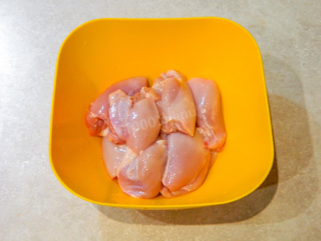 Шаг 2 приготовления Куриное филе в муке на сковороде