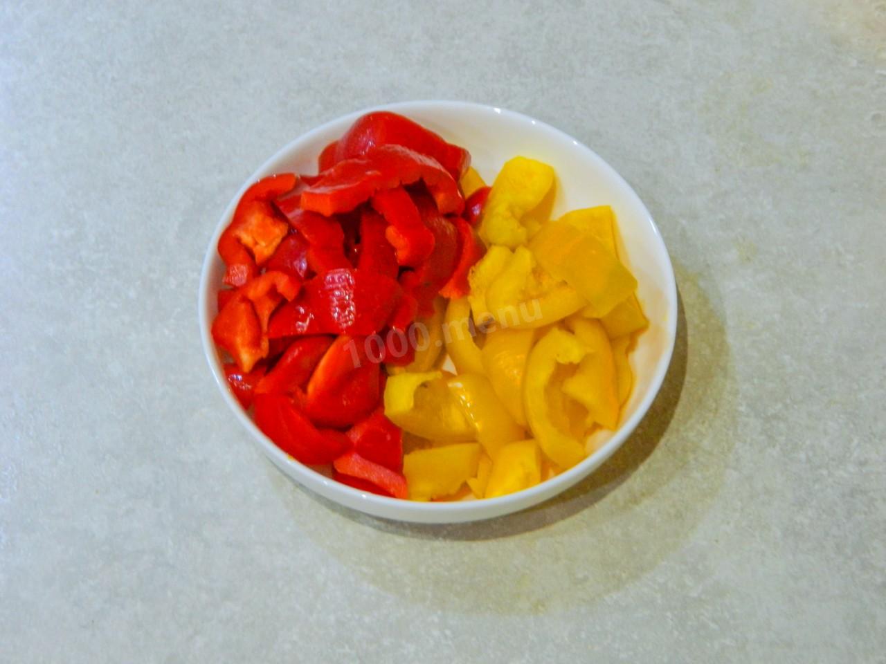 Шаг 5 приготовления Куриное филе в муке на сковороде