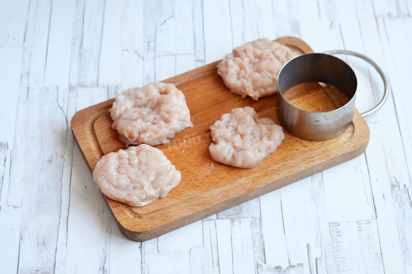 Шаг 3 приготовления Куриные медальоны в духовке