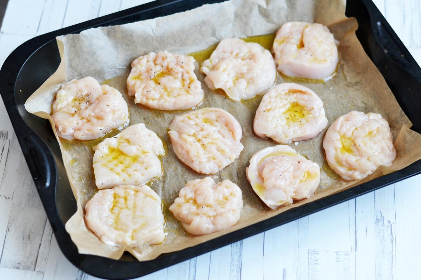 Шаг 4 приготовления Куриные медальоны в духовке