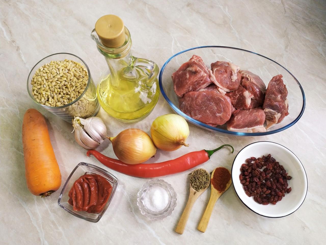 Шаг 1 приготовления Плов из перловки с мясом
