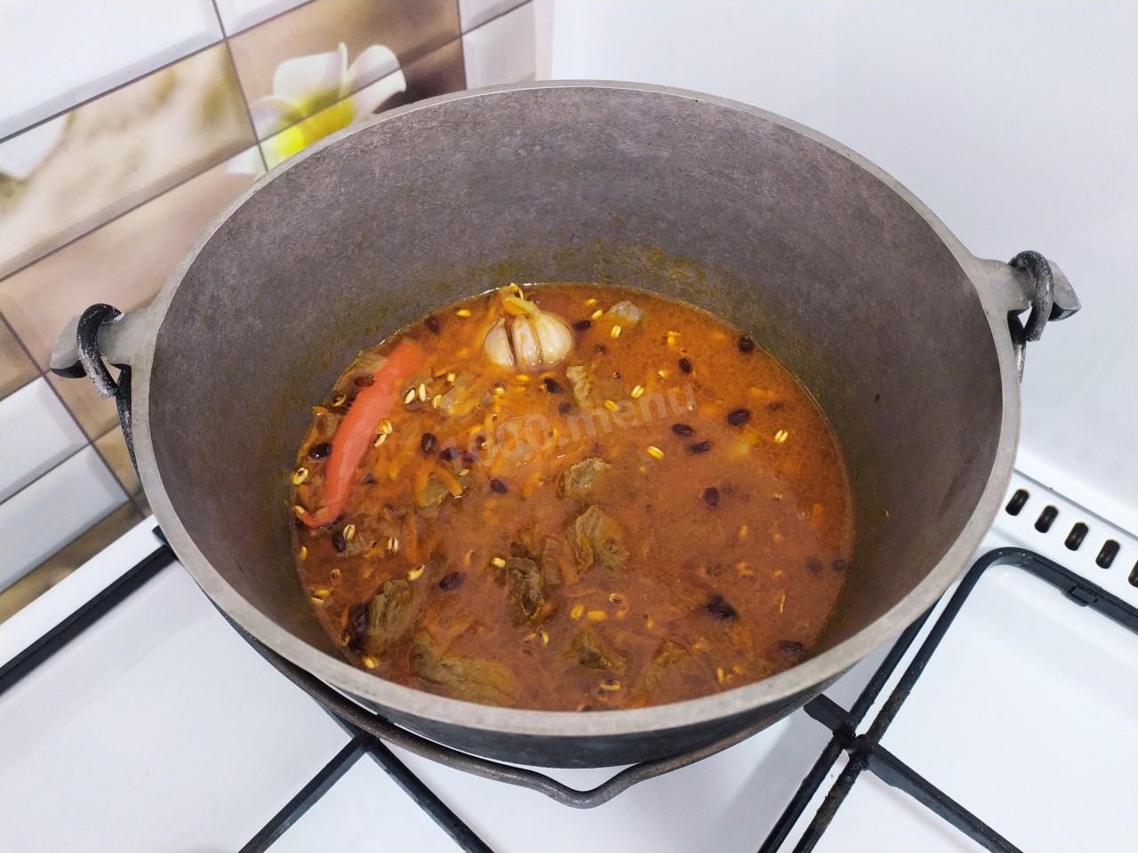 Шаг 11 приготовления Плов из перловки с мясом