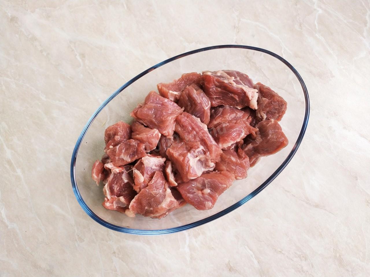 Шаг 2 приготовления Плов из перловки с мясом