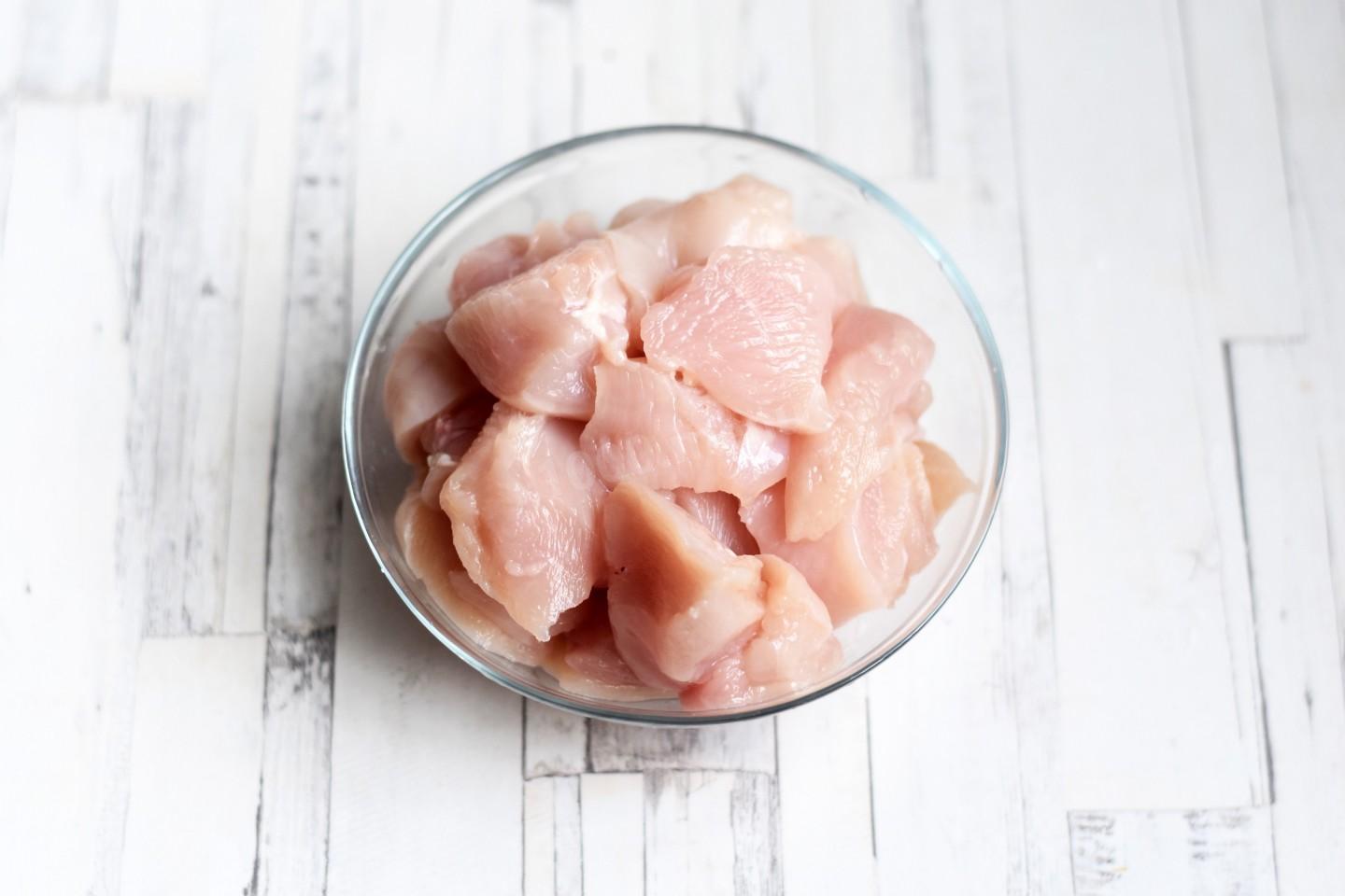 Шаг 3 приготовления Плов на плите в казане из курицы