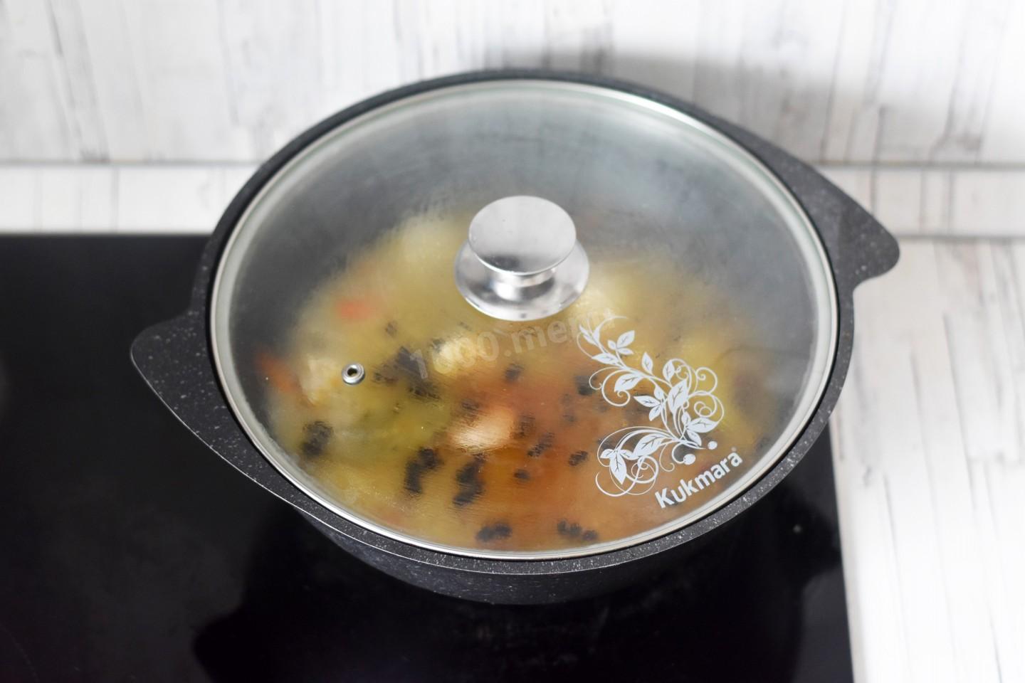 Шаг 9 приготовления Плов на плите в казане из курицы