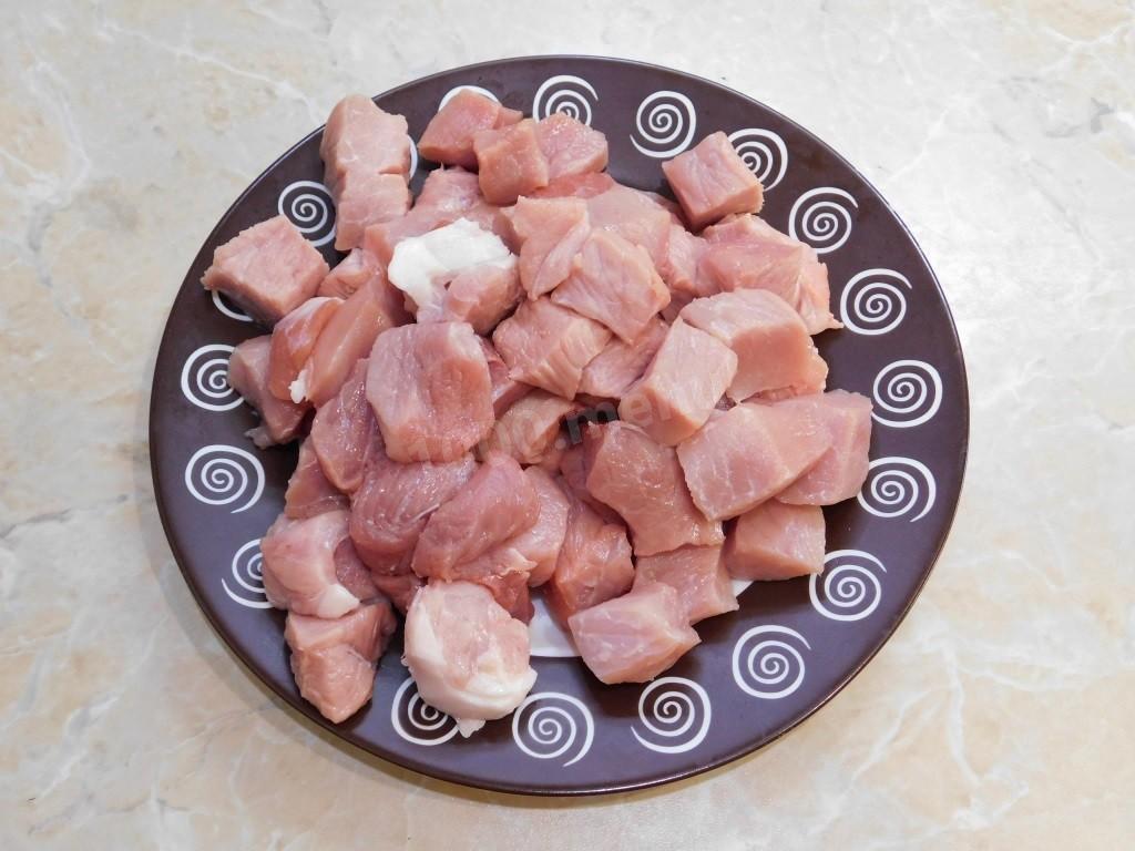 Шаг 1 приготовления Гуляш из свинины со сметаной