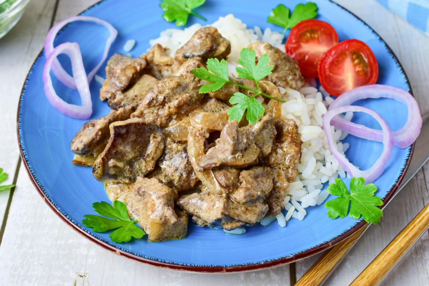 Шаг 6 приготовления Куриная печень на сковороде с майонезом