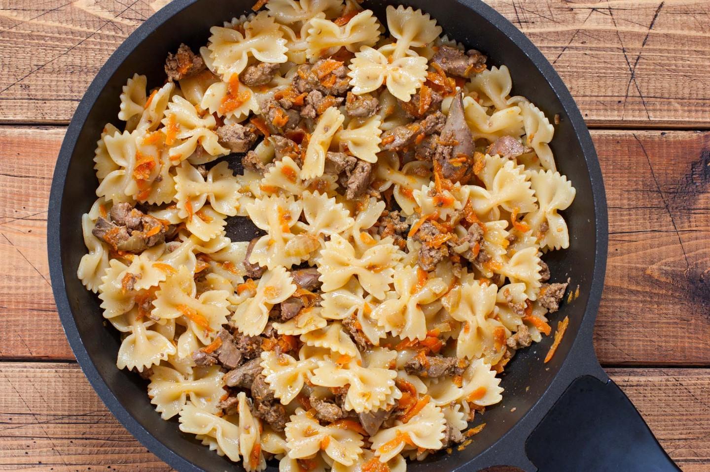 Шаг 6 приготовления Печень с макаронами