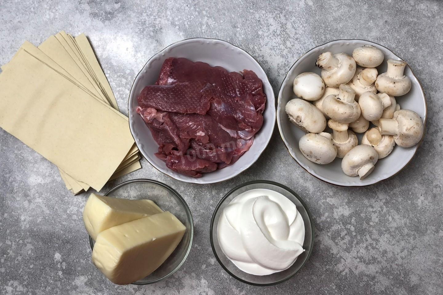 Шаг 1 приготовления Лазанья с курицей грибами и соусом бешамель